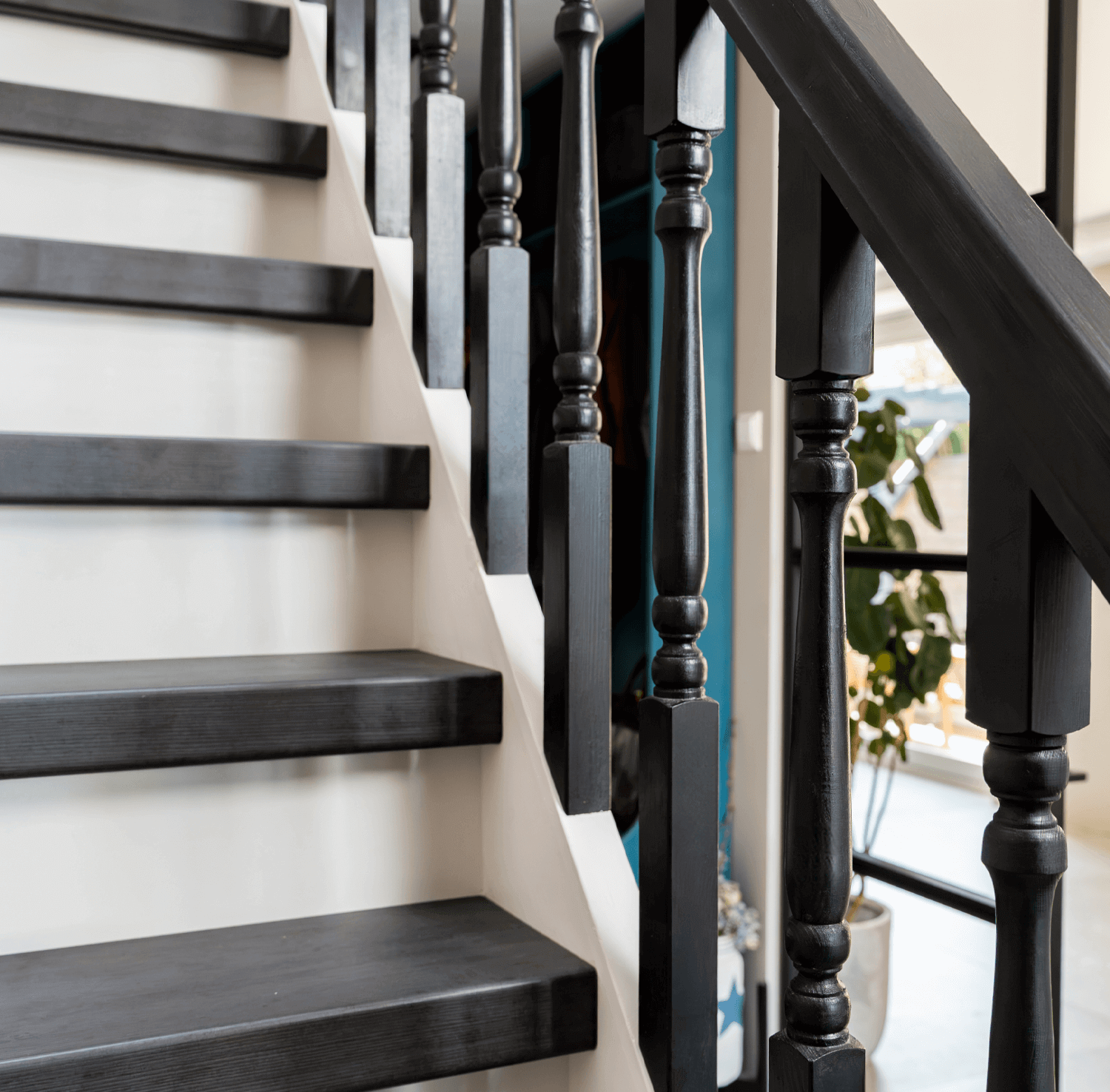 Dichte trap renoveren zwarte trap stairz