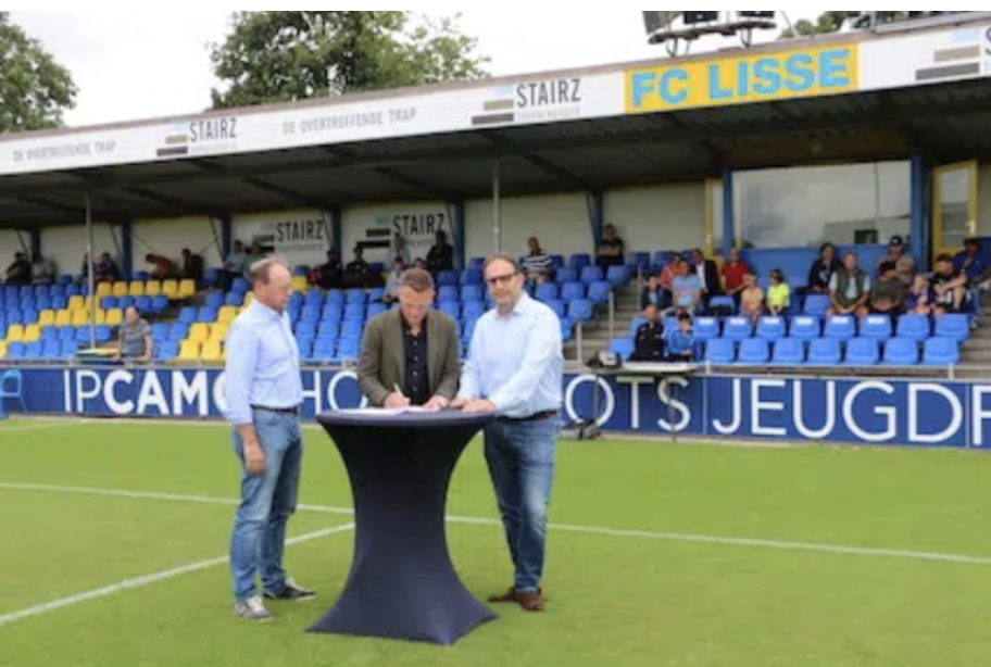 Stairz Traprenovatie tekent vernieuwd sponsorcontract FC Lisse